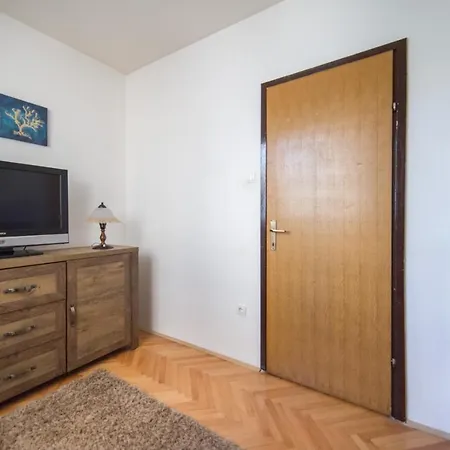 Apartment Apartman Rose Makarska