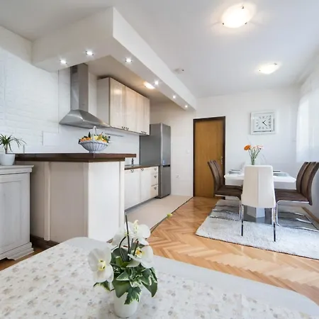 Apartment Apartman Rose *